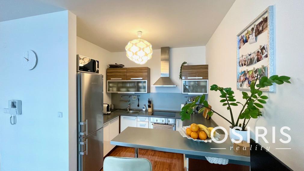 Rezervované - Veľký, kompletne zariadený 2 izb. byt s garážovým miestom