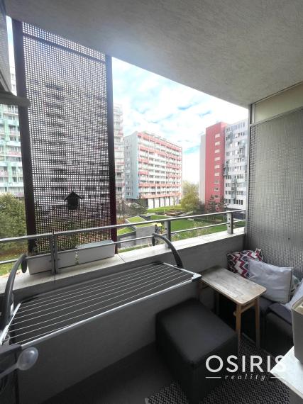 Rezervované - Veľký, kompletne zariadený 2 izb. byt s garážovým miestom