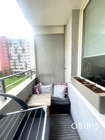 Rezervované - Veľký, kompletne zariadený 2 izb. byt s garážovým miestom