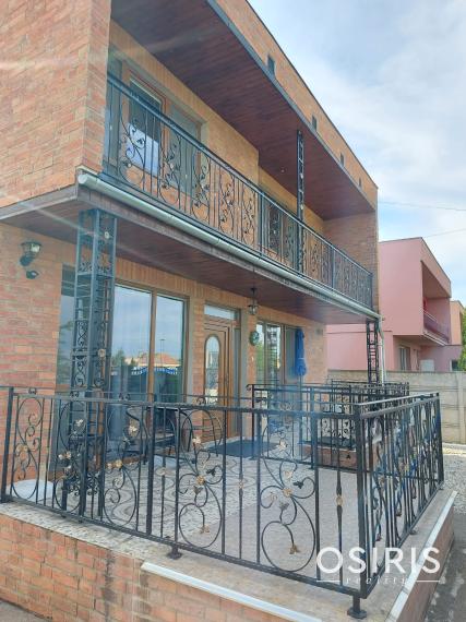 Krásny, slnečný rodinný dom so samostatnou garážou - výborná investícia