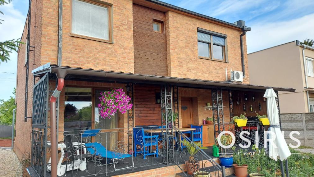 Krásny, slnečný rodinný dom so samostatnou garážou - výborná investícia