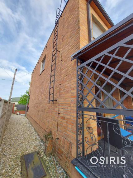 Krásny, slnečný rodinný dom so samostatnou garážou - výborná investícia