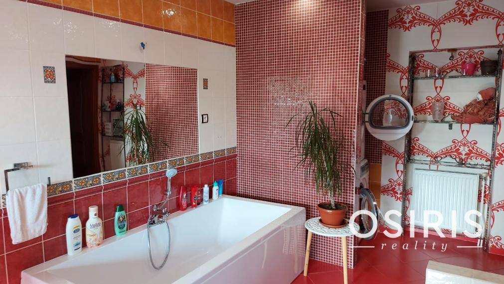 Krásny, slnečný rodinný dom so samostatnou garážou - výborná investícia