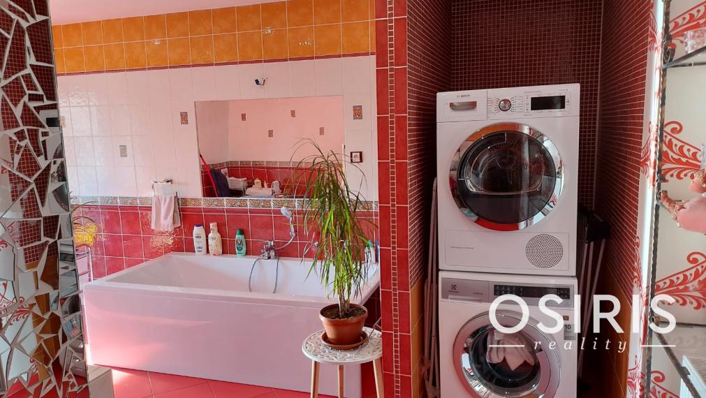 Krásny, slnečný rodinný dom so samostatnou garážou - výborná investícia