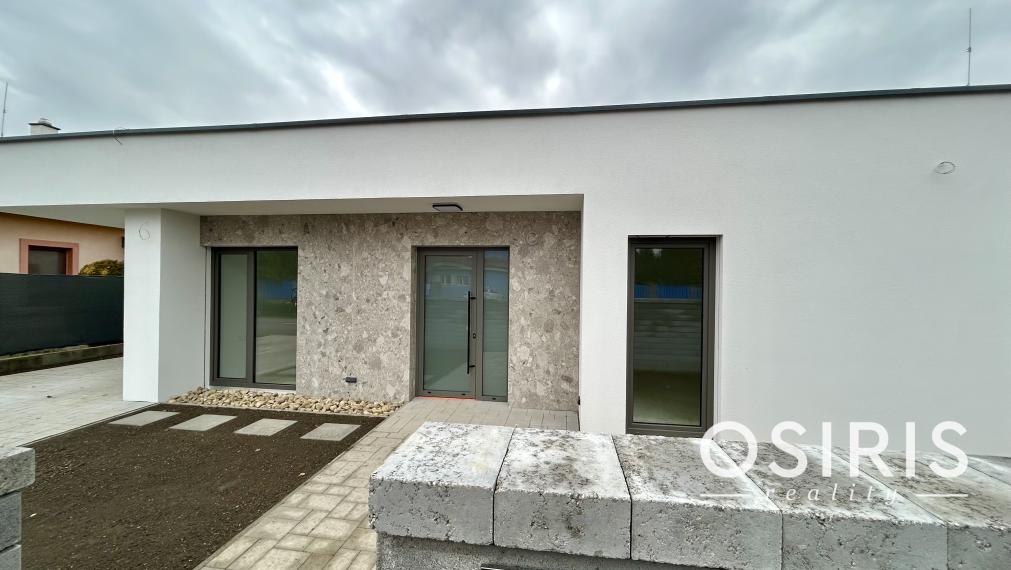 KVALITNE VYHOTOVENÁ NOVOSTAVBA 4 IZB. RD 5 MIN. OD SENCA - OBEC TUREŇ