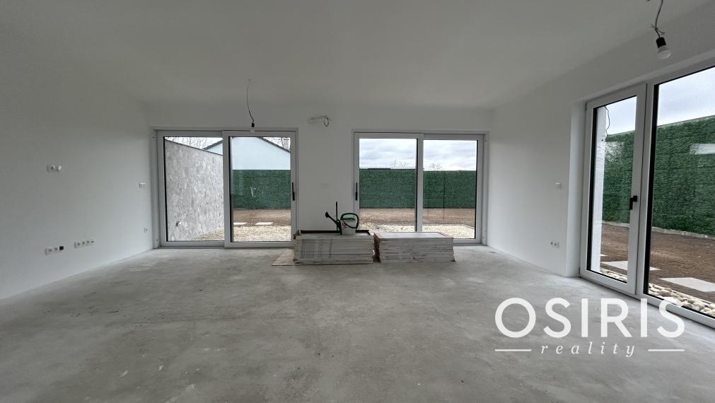 KVALITNE VYHOTOVENÁ NOVOSTAVBA 4 IZB. RD 5 MIN. OD SENCA - OBEC TUREŇ