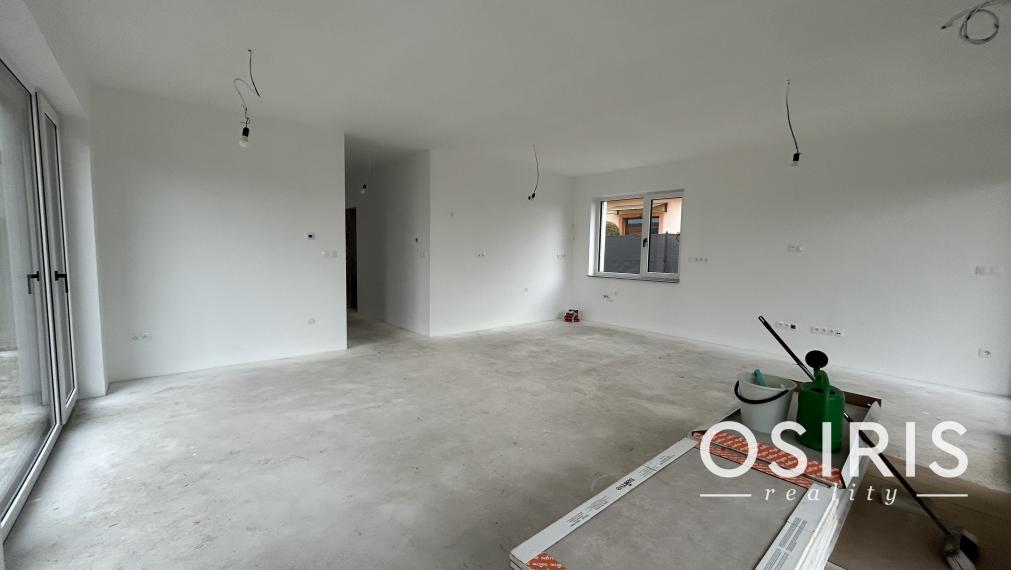 KVALITNE VYHOTOVENÁ NOVOSTAVBA 4 IZB. RD 5 MIN. OD SENCA - OBEC TUREŇ