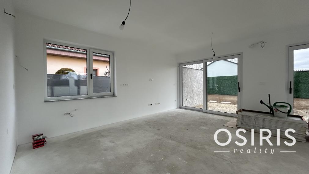 KVALITNE VYHOTOVENÁ NOVOSTAVBA 4 IZB. RD 5 MIN. OD SENCA - OBEC TUREŇ