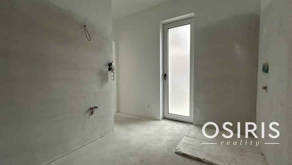 KVALITNE VYHOTOVENÁ NOVOSTAVBA 4 IZB. RD 5 MIN. OD SENCA - OBEC TUREŇ