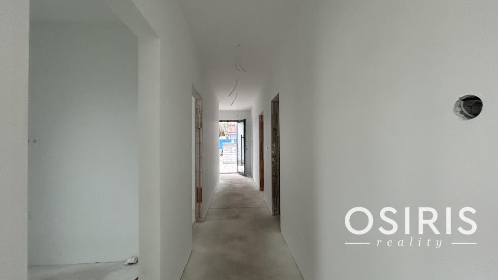 KVALITNE VYHOTOVENÁ NOVOSTAVBA 4 IZB. RD 5 MIN. OD SENCA - OBEC TUREŇ