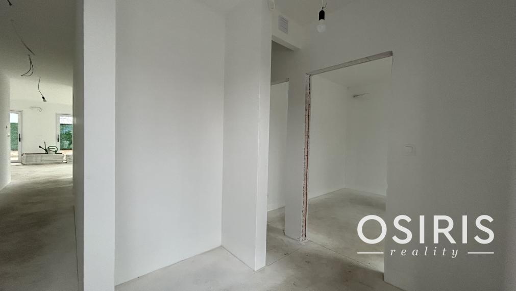 KVALITNE VYHOTOVENÁ NOVOSTAVBA 4 IZB. RD 5 MIN. OD SENCA - OBEC TUREŇ