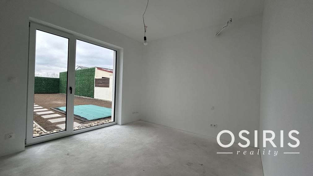 KVALITNE VYHOTOVENÁ NOVOSTAVBA 4 IZB. RD 5 MIN. OD SENCA - OBEC TUREŇ