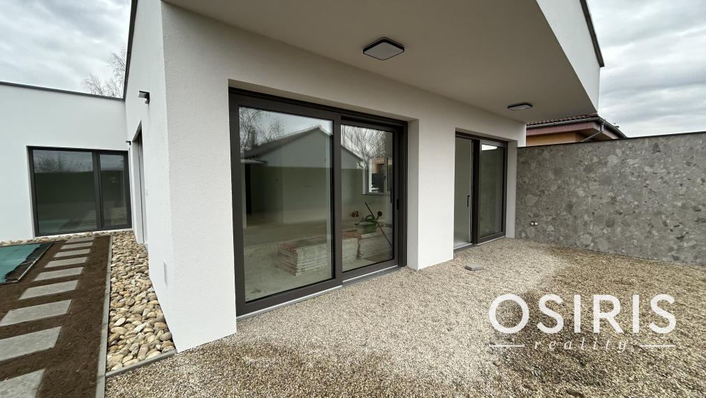 KVALITNE VYHOTOVENÁ NOVOSTAVBA 4 IZB. RD 5 MIN. OD SENCA - OBEC TUREŇ