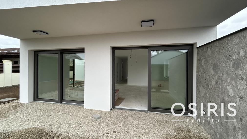 KVALITNE VYHOTOVENÁ NOVOSTAVBA 4 IZB. RD 5 MIN. OD SENCA - OBEC TUREŇ