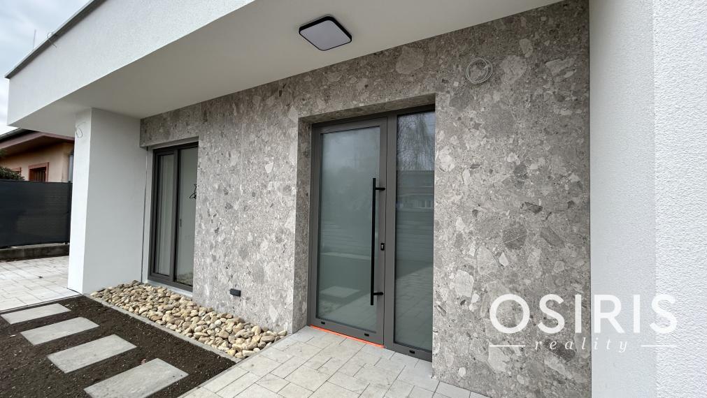 KVALITNE VYHOTOVENÁ NOVOSTAVBA 4 IZB. RD 5 MIN. OD SENCA - OBEC TUREŇ