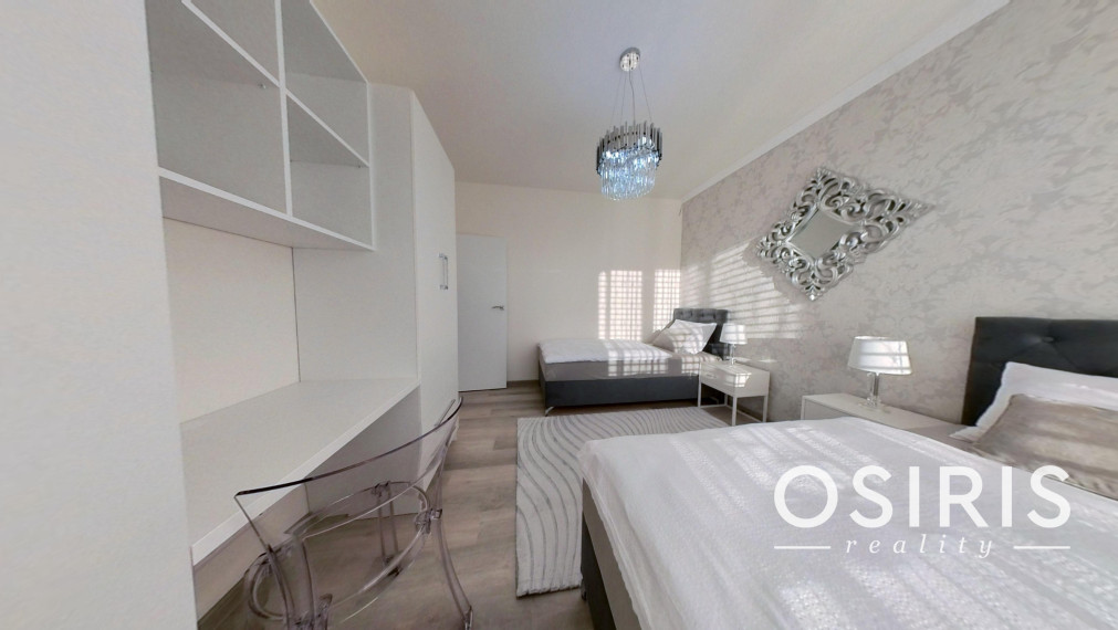 Klimatizovaný 4i rodinný dom, zariadený dizajnérom, bazén, 2x parkovanie na pozemku, novostavba 2023