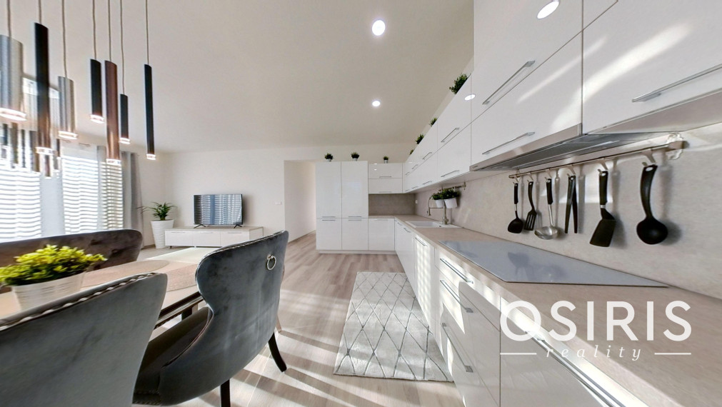 Klimatizovaný 4i rodinný dom, zariadený dizajnérom, bazén, 2x parkovanie na pozemku, novostavba 2023