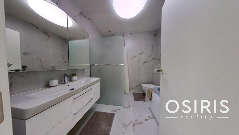 Klimatizovaný 4i rodinný dom, zariadený dizajnérom, bazén, 2x parkovanie na pozemku, novostavba 2023