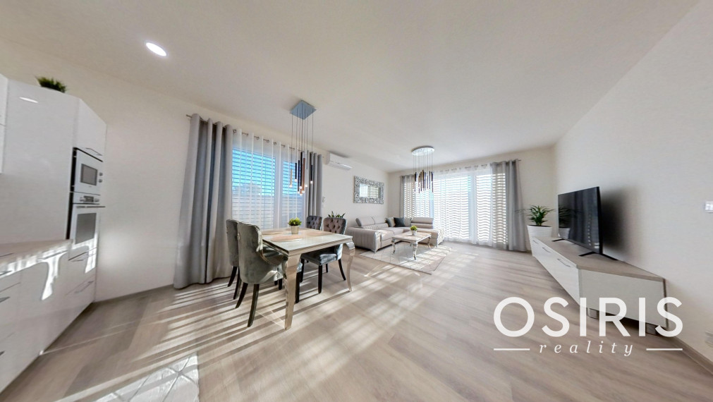 Klimatizovaný 4i rodinný dom, zariadený dizajnérom, bazén, 2x parkovanie na pozemku, novostavba 2023