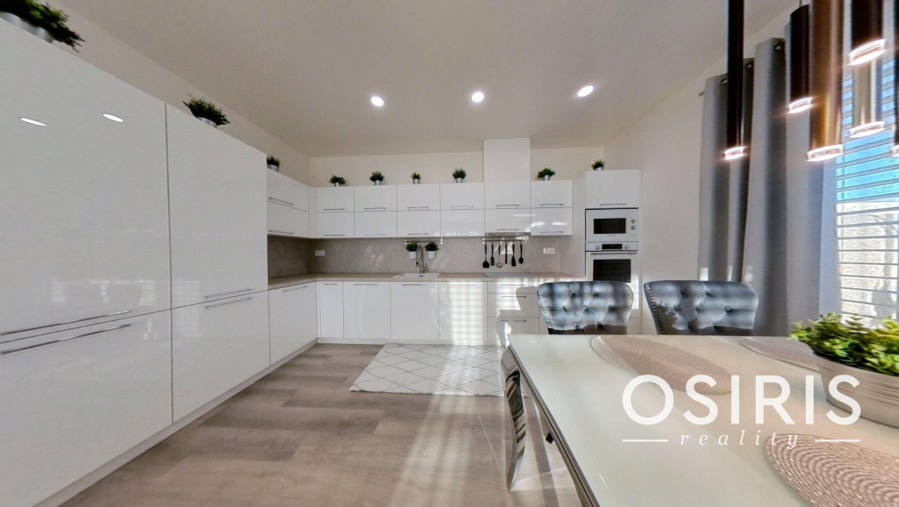 Klimatizovaný 4i rodinný dom, zariadený dizajnérom, bazén, 2x parkovanie na pozemku, novostavba 2023