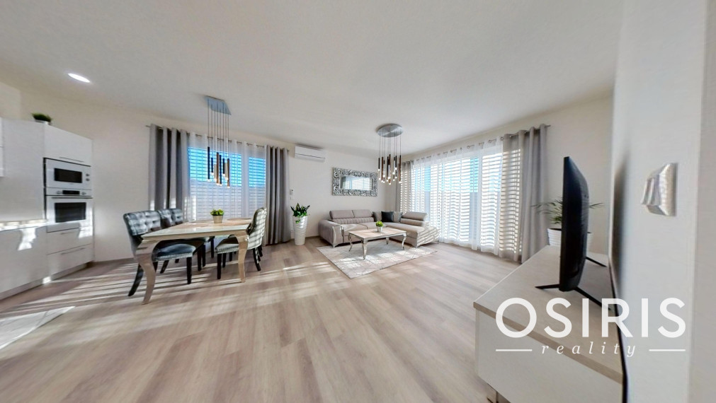 Klimatizovaný 4i rodinný dom, zariadený dizajnérom, bazén, 2x parkovanie na pozemku, novostavba 2023