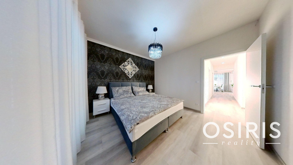 Klimatizovaný 4i rodinný dom, zariadený dizajnérom, bazén, 2x parkovanie na pozemku, novostavba 2023