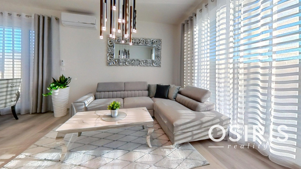 Klimatizovaný 4i rodinný dom, zariadený dizajnérom, bazén, 2x parkovanie na pozemku, novostavba 2023