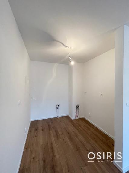 Praktický, slnečný 2 izbový byt v štandarde s veľkým balkónom