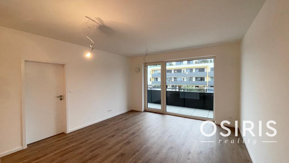 Praktický, slnečný 2 izbový byt v štandarde s veľkým balkónom