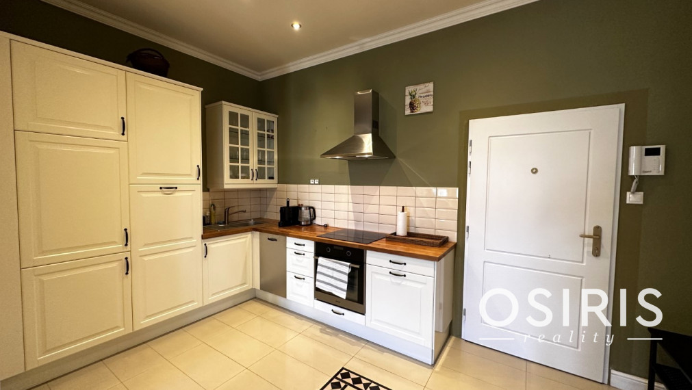 Zrekonštruovaný, zariadený 2i byt v centre Starého Mesta