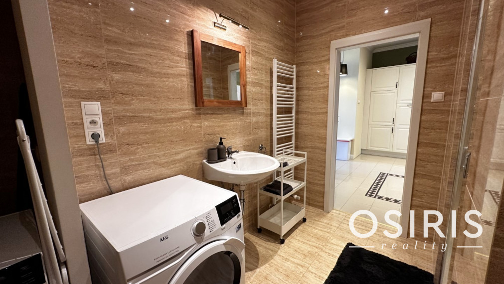 Zrekonštruovaný, zariadený 2i byt v centre Starého Mesta