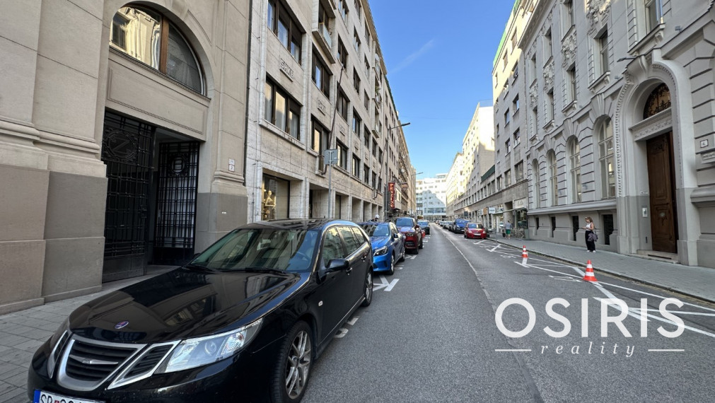 Zrekonštruovaný, zariadený 2i byt v centre Starého Mesta