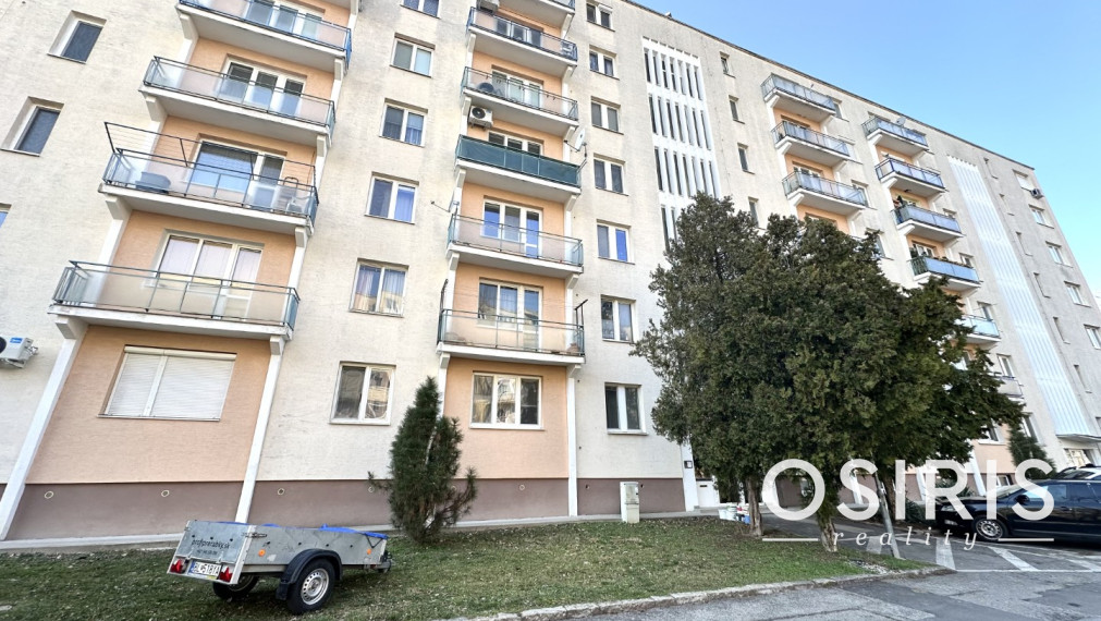 Zrekonštruovaný, zariadený 3i byt v blízkosti Štrkovca