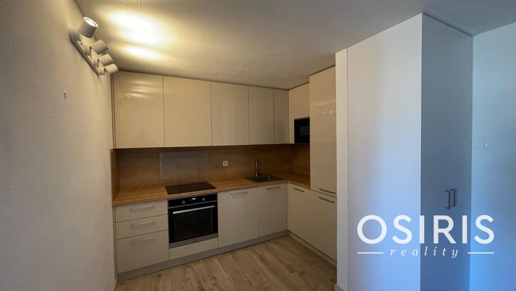 Praktický, kompletne zrekonštruovaný 2 izbový byt