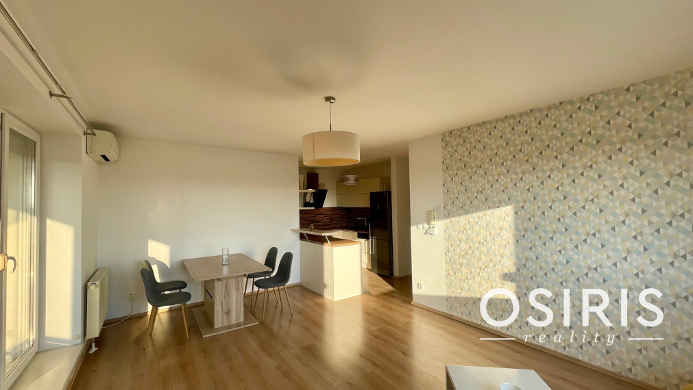 Slnečný 3 izb. byt s garážovým parkovacím miestom v cene