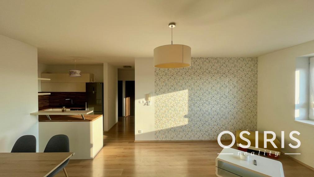 Slnečný 3 izb. byt s garážovým parkovacím miestom v cene