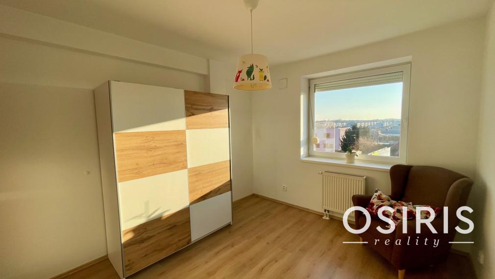 Slnečný 3 izb. byt s garážovým parkovacím miestom v cene