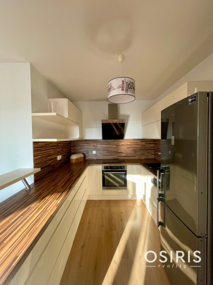 Slnečný 3 izb. byt s garážovým parkovacím miestom v cene