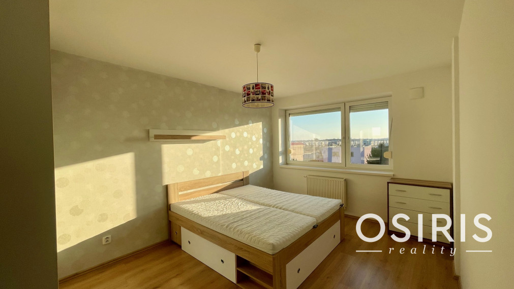 Slnečný 3 izb. byt s garážovým parkovacím miestom v cene