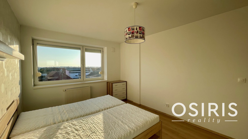 Slnečný 3 izb. byt s garážovým parkovacím miestom v cene