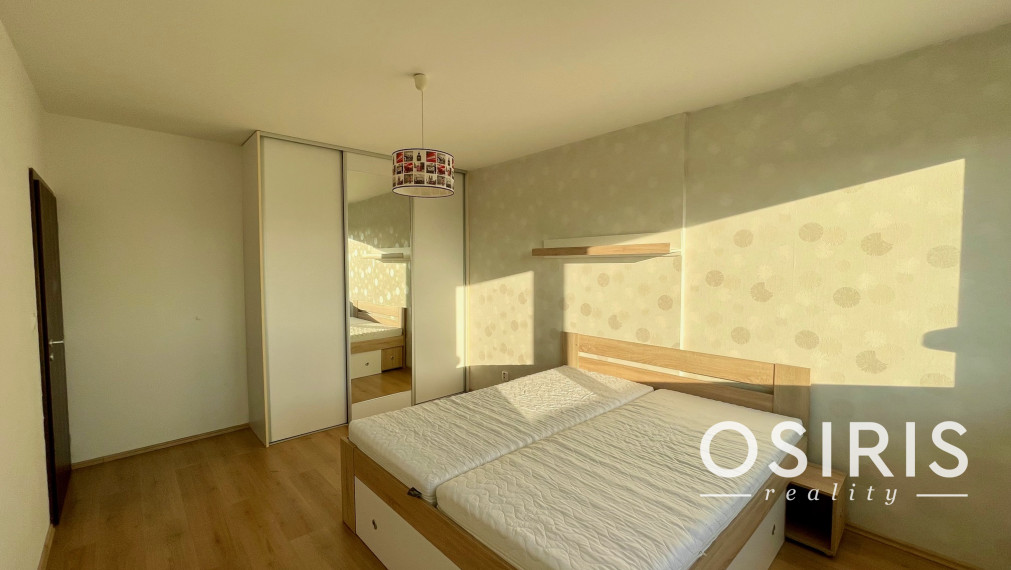 Slnečný 3 izb. byt s garážovým parkovacím miestom v cene