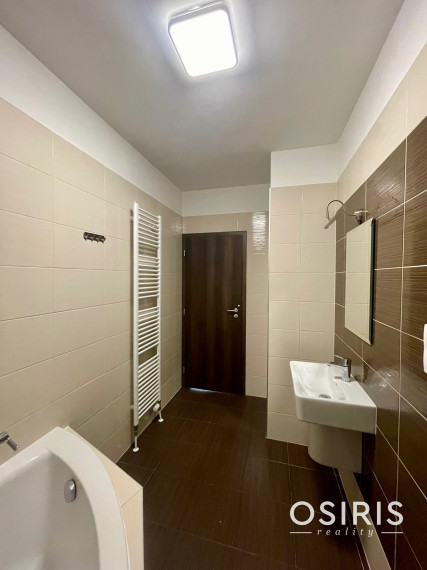 Slnečný 3 izb. byt s garážovým parkovacím miestom v cene