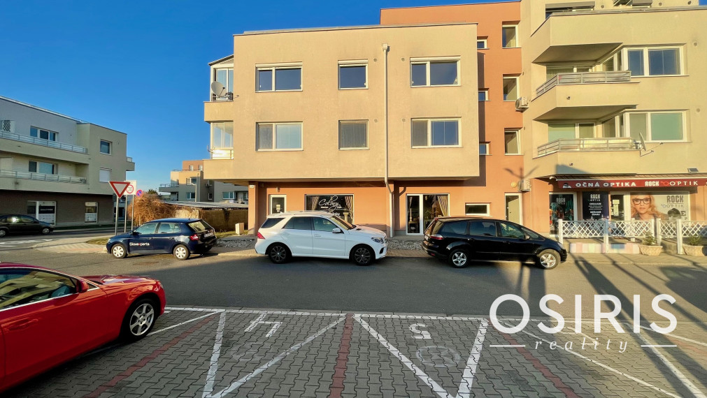 Slnečný 3 izb. byt s garážovým parkovacím miestom v cene