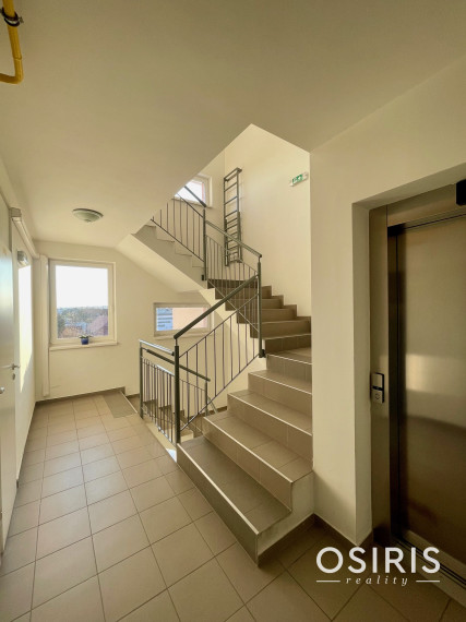 Slnečný 3 izb. byt s garážovým parkovacím miestom v cene