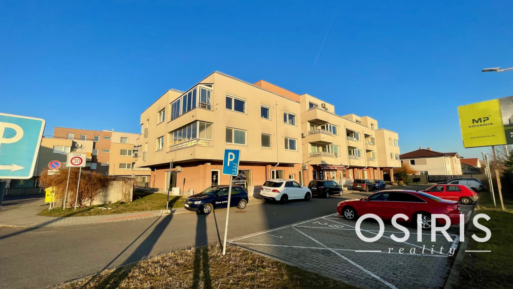 Slnečný 3 izb. byt s garážovým parkovacím miestom v cene