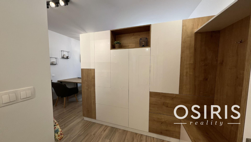 Zariadený 1.5i byt s balkónom, novostavba 2020 Slnečnice, parkovacie miesto