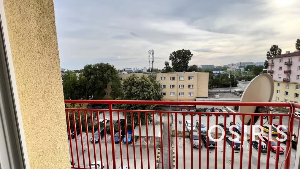 Zariadený 1-izbový byt s balkónom, Ružinov