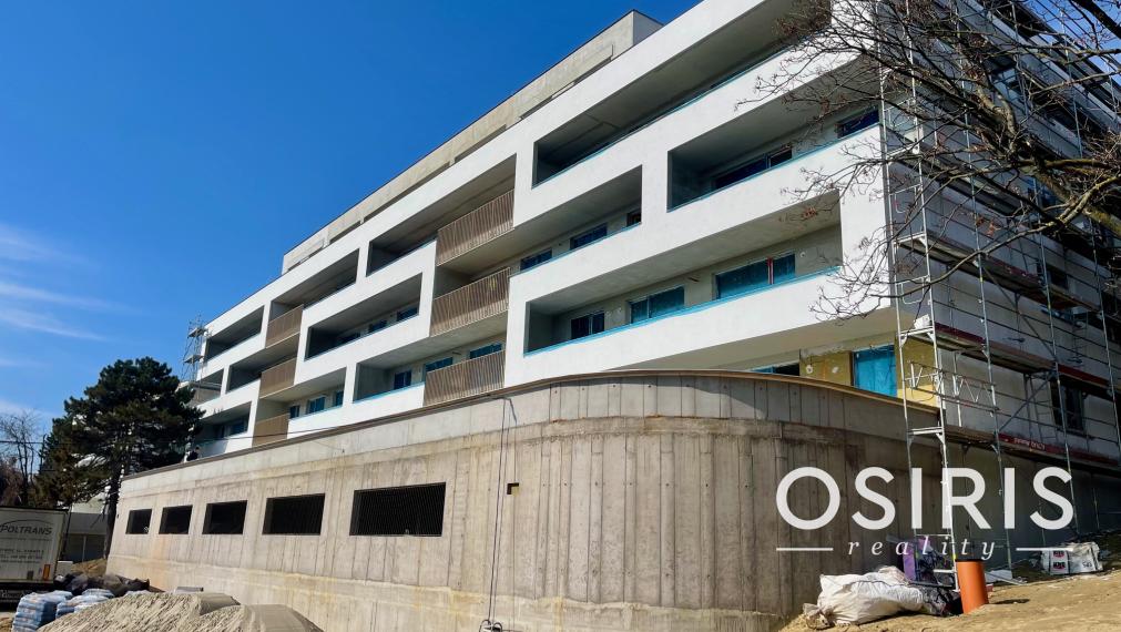 Slnečný 3 izb. byt s predzáhradkou a výhľadom na Bratislavu