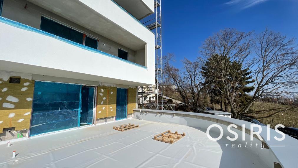 Slnečný 3 izb. byt s predzáhradkou a výhľadom na Bratislavu