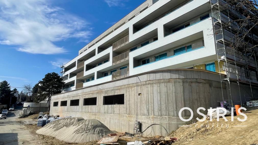 Slnečný 3 izb. byt s predzáhradkou a výhľadom na Bratislavu